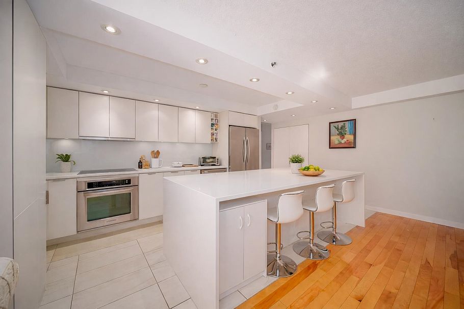 302 518 W 14th Avenue Vancouver, BC - 1