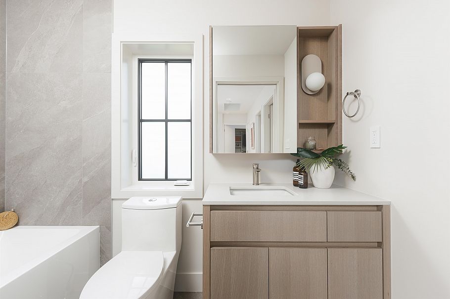 2136 E 10th Avenue Vancouver, BC - 18