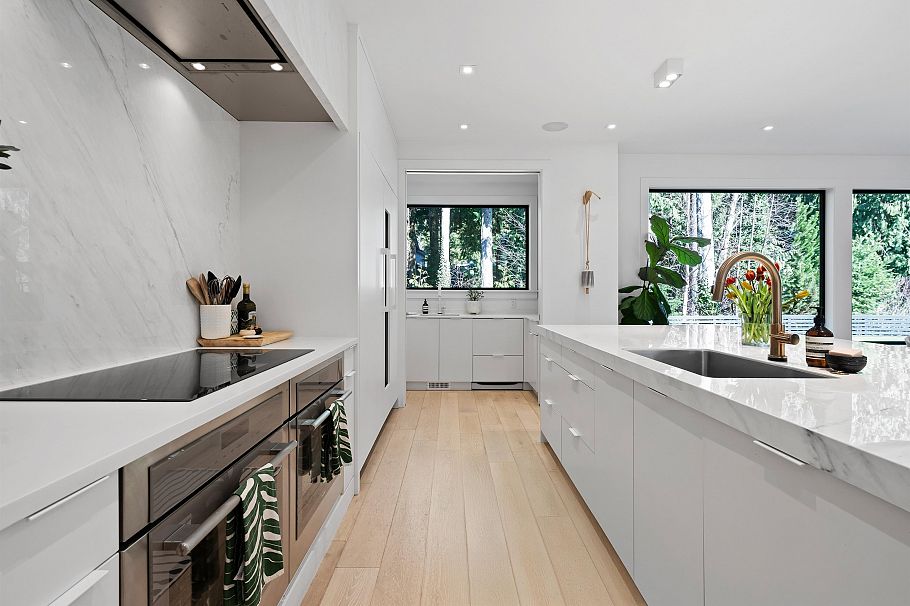 968 Belvista Crescent North Vancouver, BC - 9