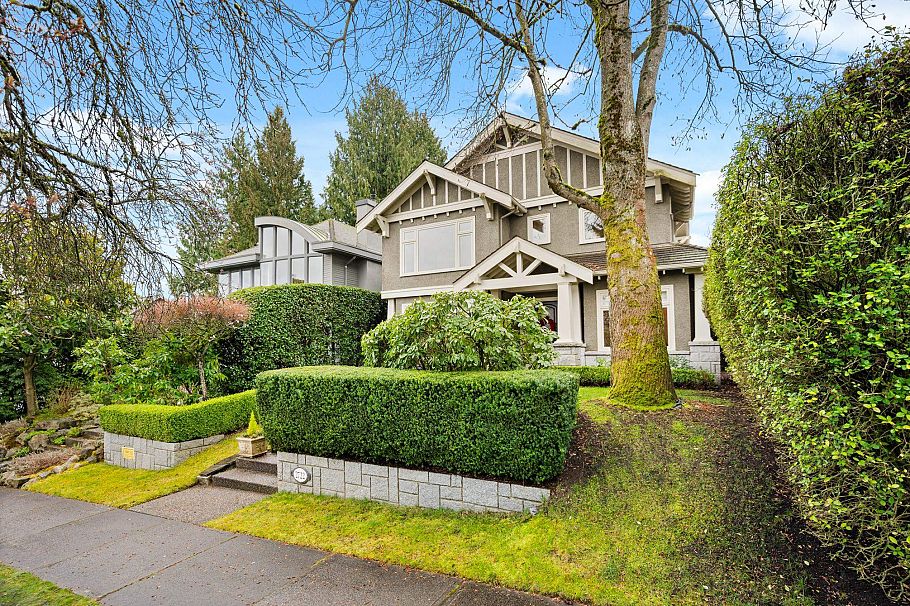 2722 W 31st Avenue Vancouver, BC - 2