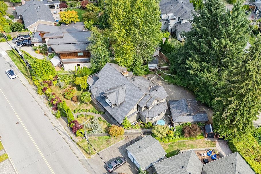 3582 Edgemont Boulevard North Vancouver, BC - 7