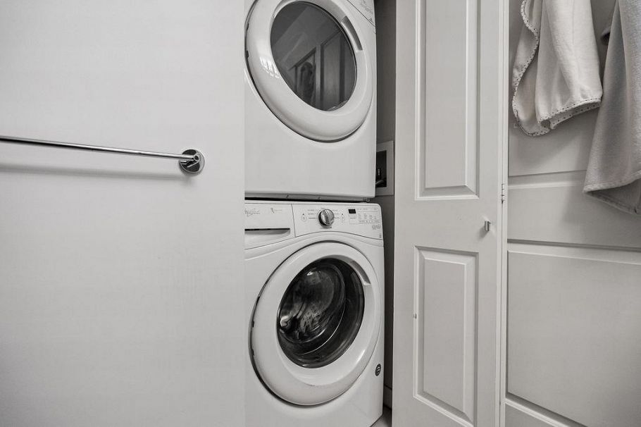 328 255 W 1st Street North Vancouver, BC - 23