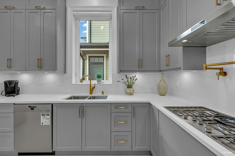 2246 W 20th Avenue Vancouver, BC - 18