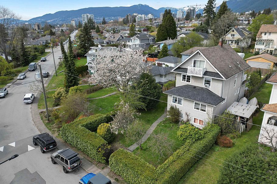 444 E 6th Street North Vancouver, BC - 3