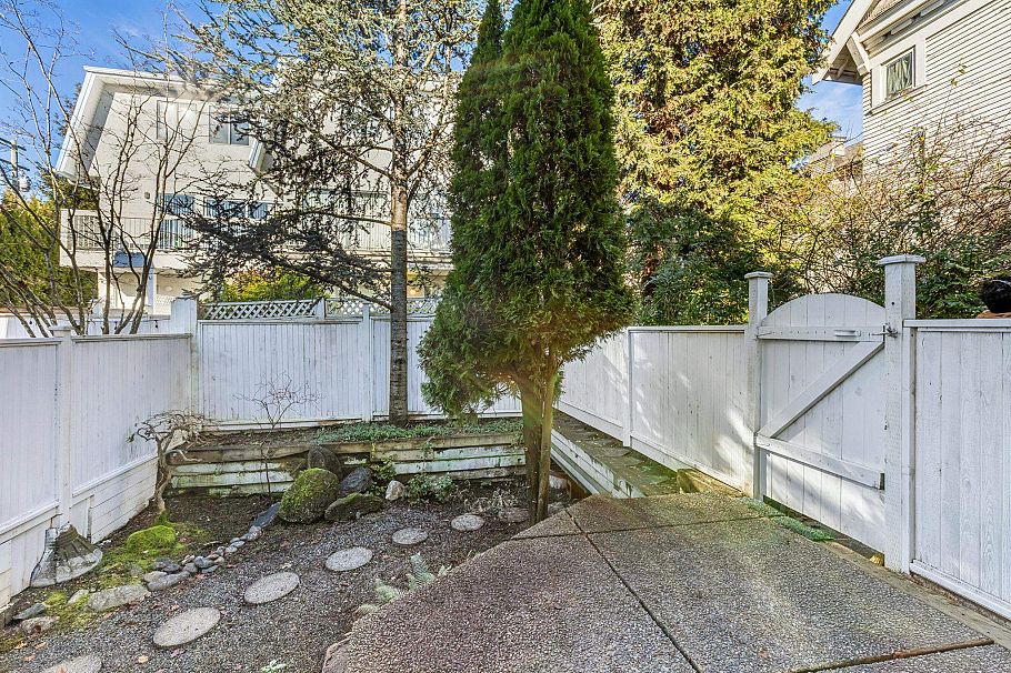 232 E 11th Street North Vancouver, BC - 21