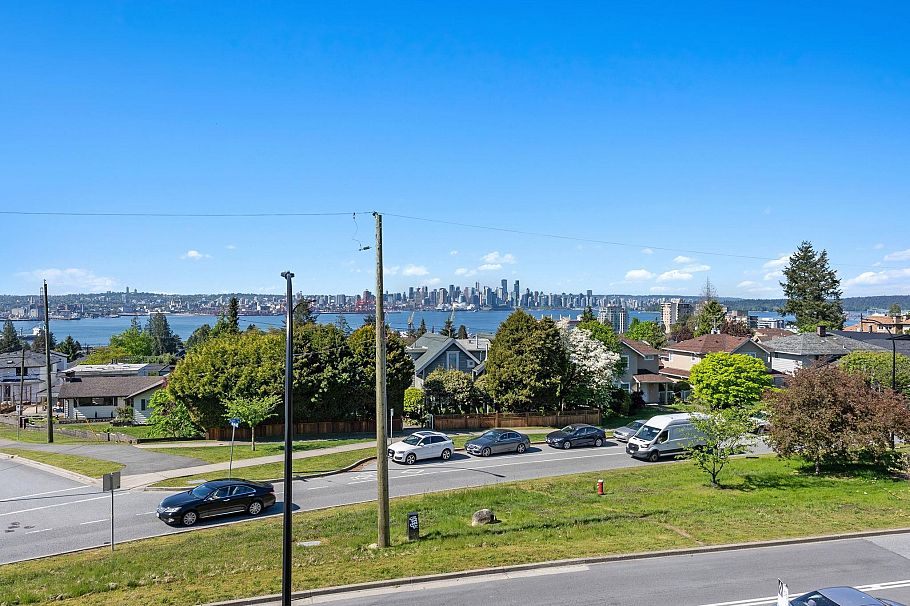 340 E Keith Road North Vancouver, BC - 17