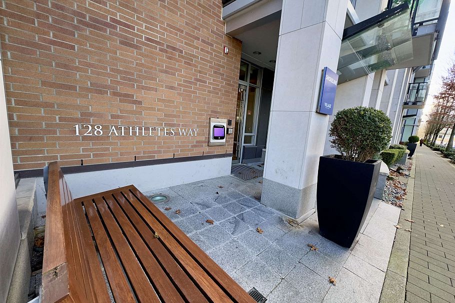 102 128 Athletes Way Vancouver, BC - 31