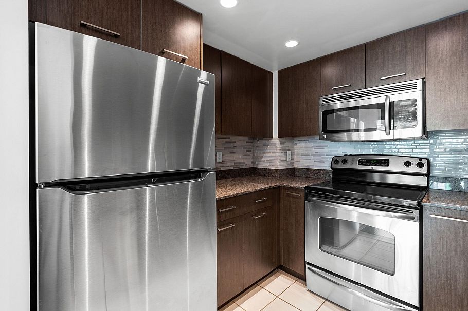 706 1212 Howe Street Vancouver, BC - 17