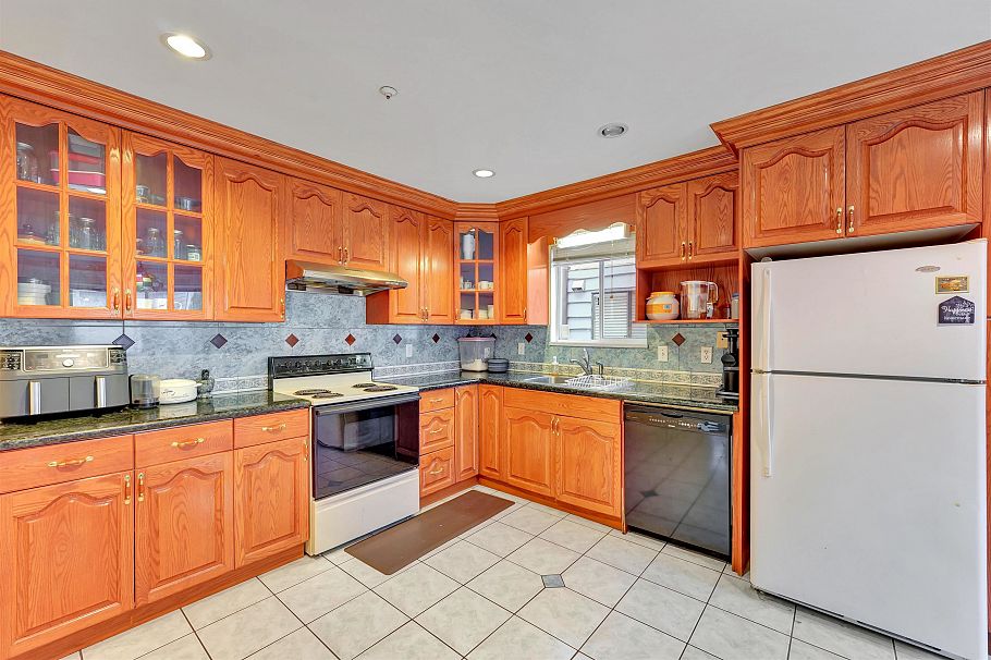 3153 Parker Street Vancouver, BC - 2