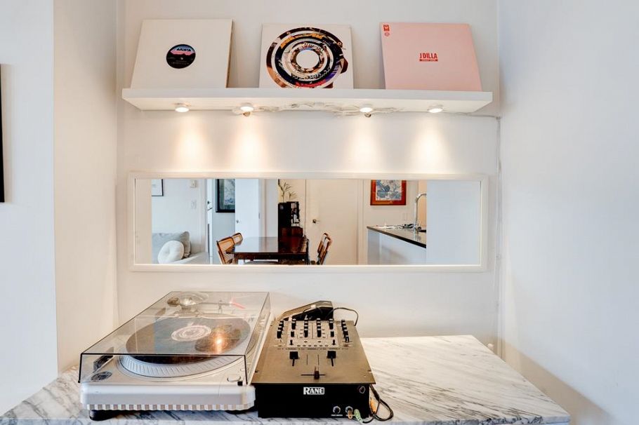 201 983 E Hastings Street Vancouver, BC - 9