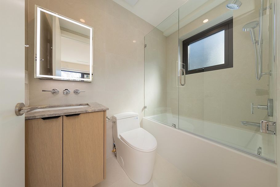 4039 W 11th Avenue Vancouver, BC - 24