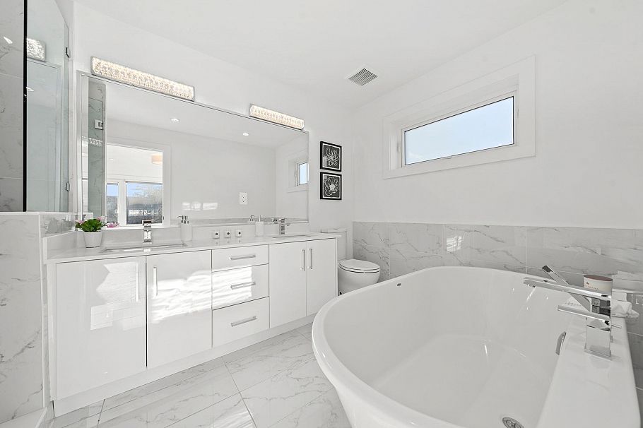 361 E 15th Street North Vancouver, BC - 27