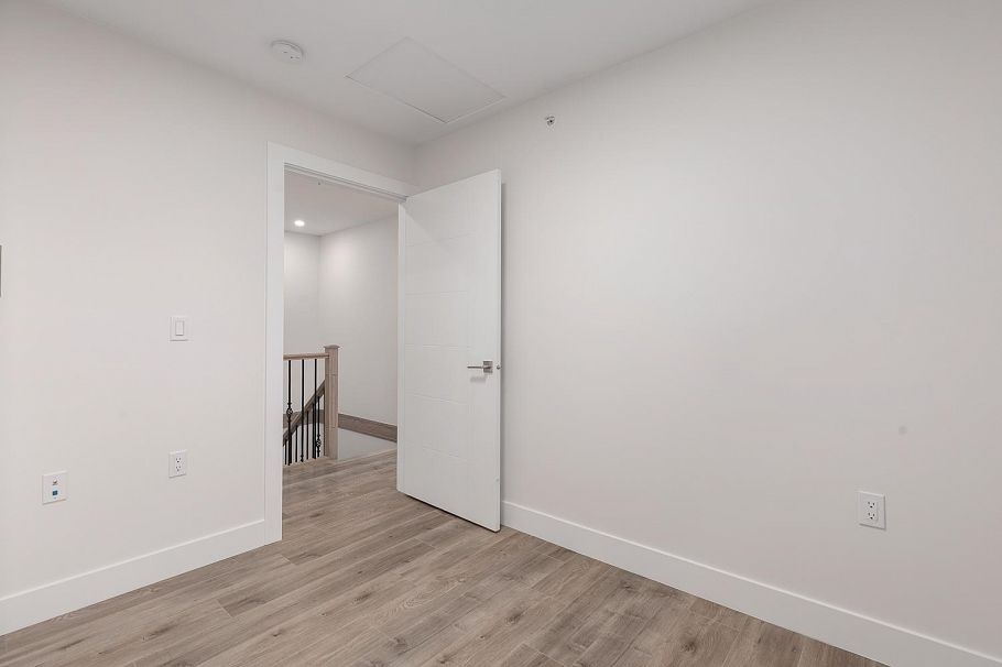 2255 E 35th Avenue Vancouver, BC - 19