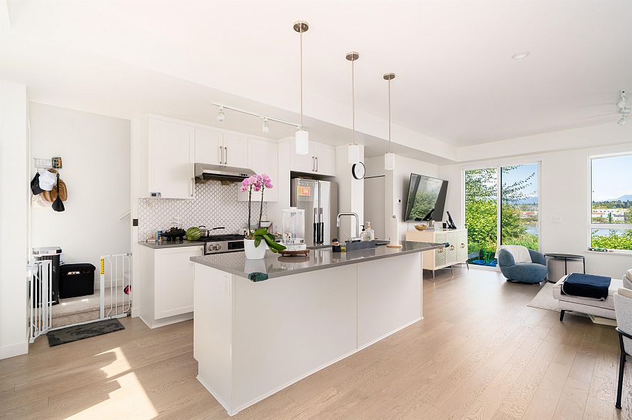 70 10199 River Drive Richmond, BC - 11