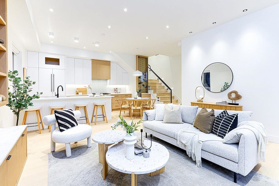 1 944 E 13 Avenue Vancouver, BC - 5