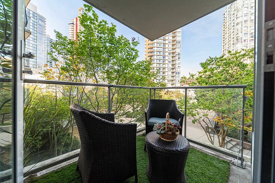 301 689 Abbott Street Vancouver, BC - 21