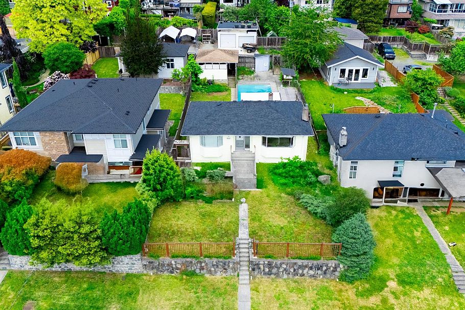 822 E 4th Street North Vancouver, BC - 17