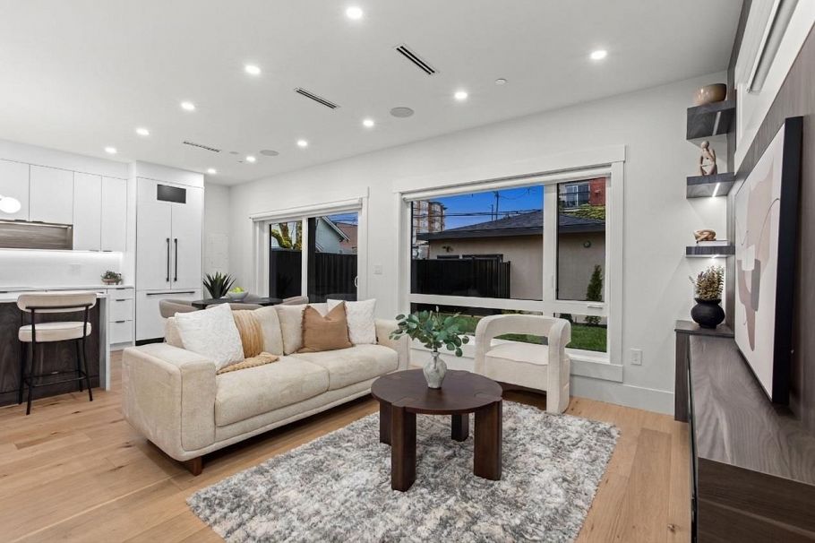 2 4549 W 11th Avenue Vancouver, BC - 3