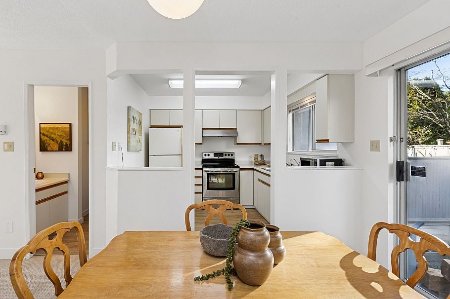 232 E 11th Street North Vancouver, BC - 12