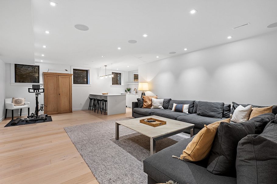 968 Belvista Crescent North Vancouver, BC - 34