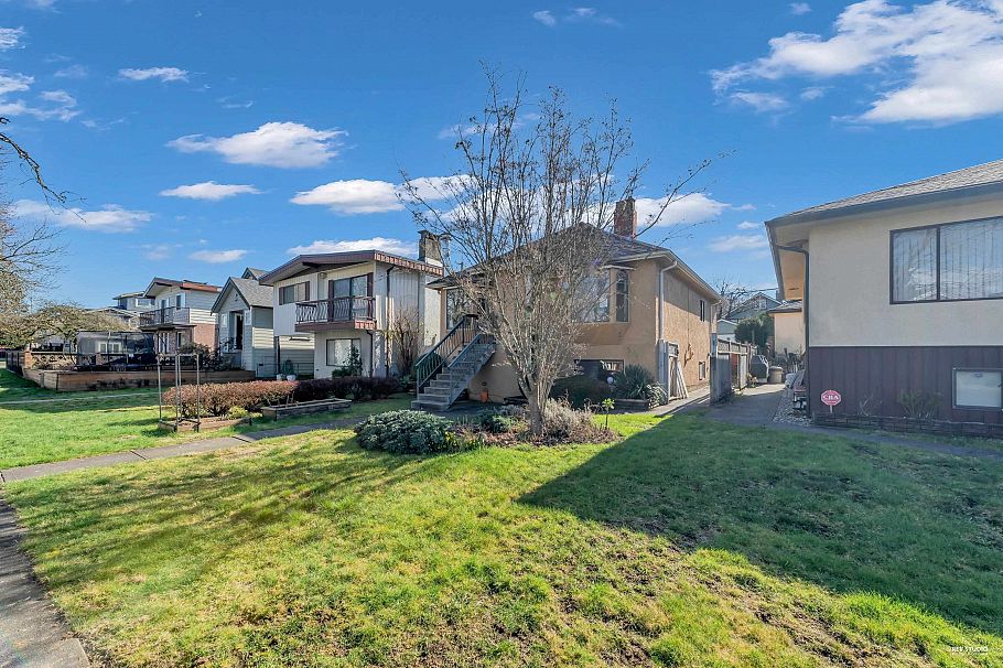 2576 Parker Street Vancouver, BC - 3