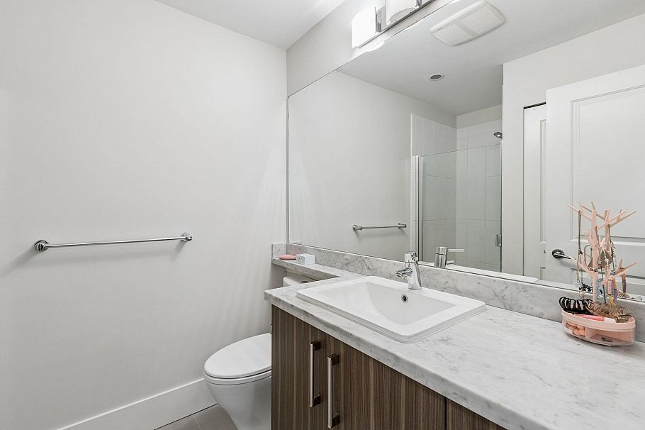 107 159 W 22nd Street North Vancouver, BC - 21