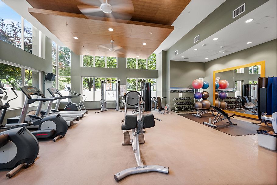 2002 135 E 17th Street North Vancouver, BC - 34