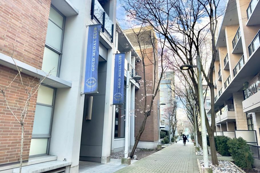 102 128 Athletes Way Vancouver, BC - 37