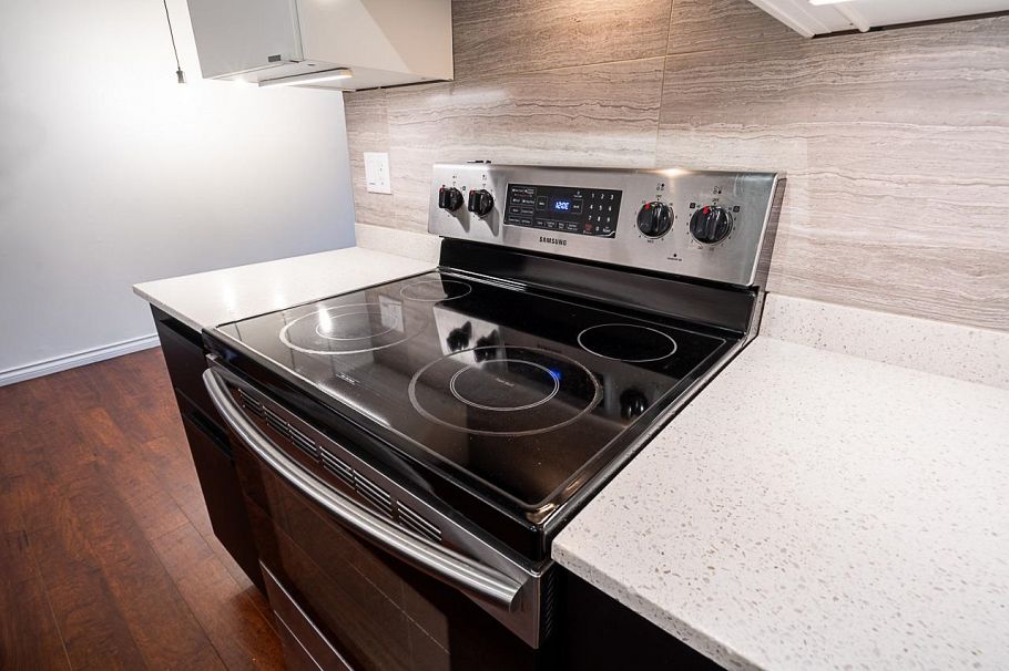 208 211 W 3rd Street North Vancouver, BC - 15