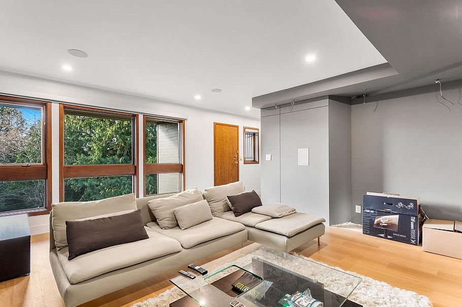 7353 Yew Street Vancouver, BC - 29