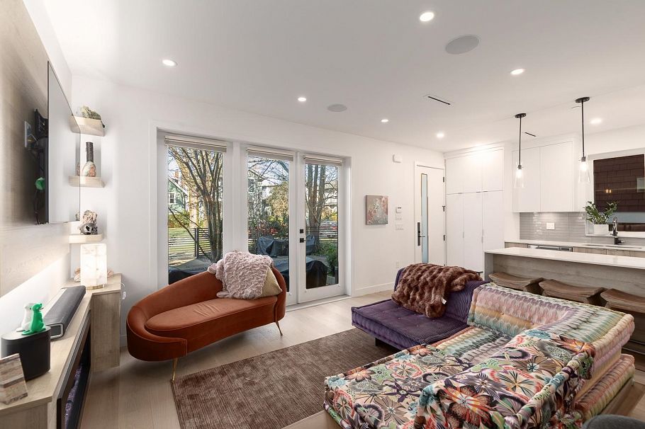 4372 W 13th Avenue Vancouver, BC - 10