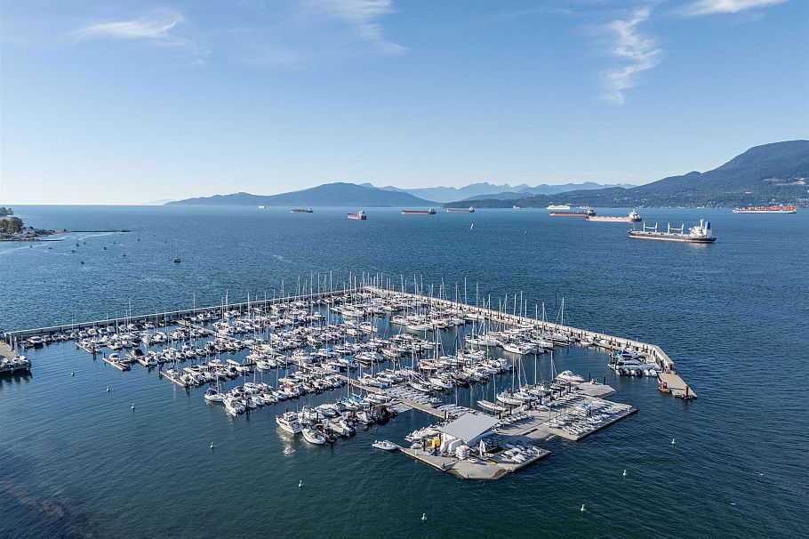 3242 W 3rd Avenue Vancouver, BC - 35