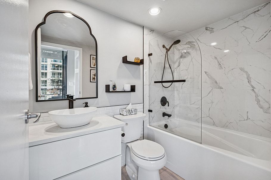 1001 124 W 1st Street North Vancouver, BC - 15