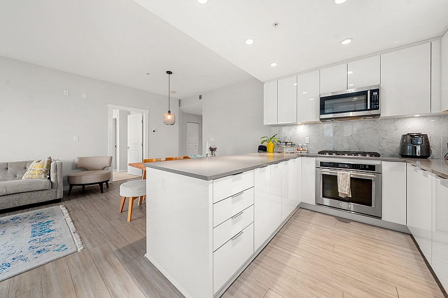 503 2632 Library Lane North Vancouver, BC - 11