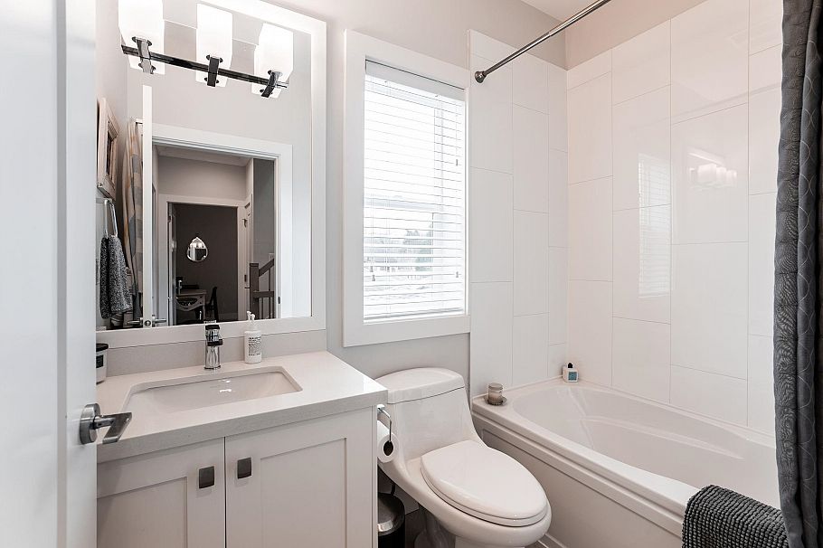 1371 E 13th Avenue Vancouver, BC - 20