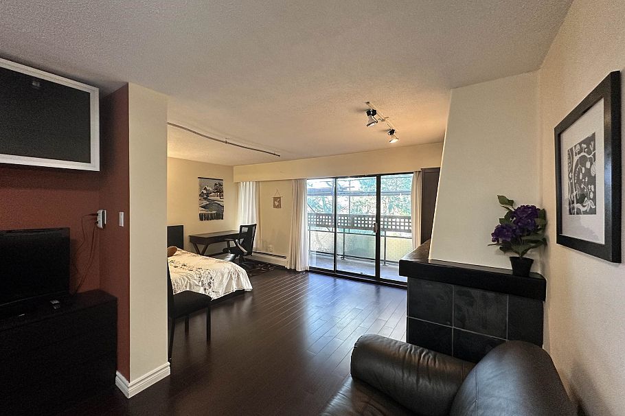 318 2320 W 40th Avenue Vancouver, BC - 15
