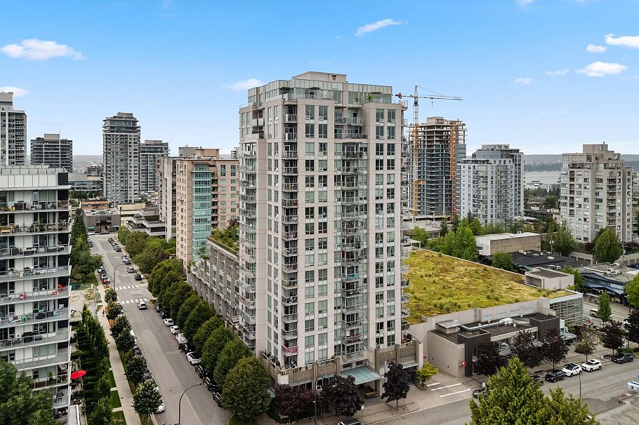 2002 135 E 17th Street North Vancouver, BC - 30