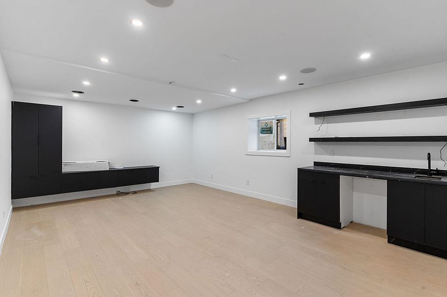 340 E Keith Road North Vancouver, BC - 22