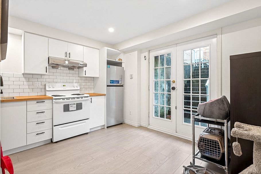 1563 W 59th Avenue Vancouver, BC - 24