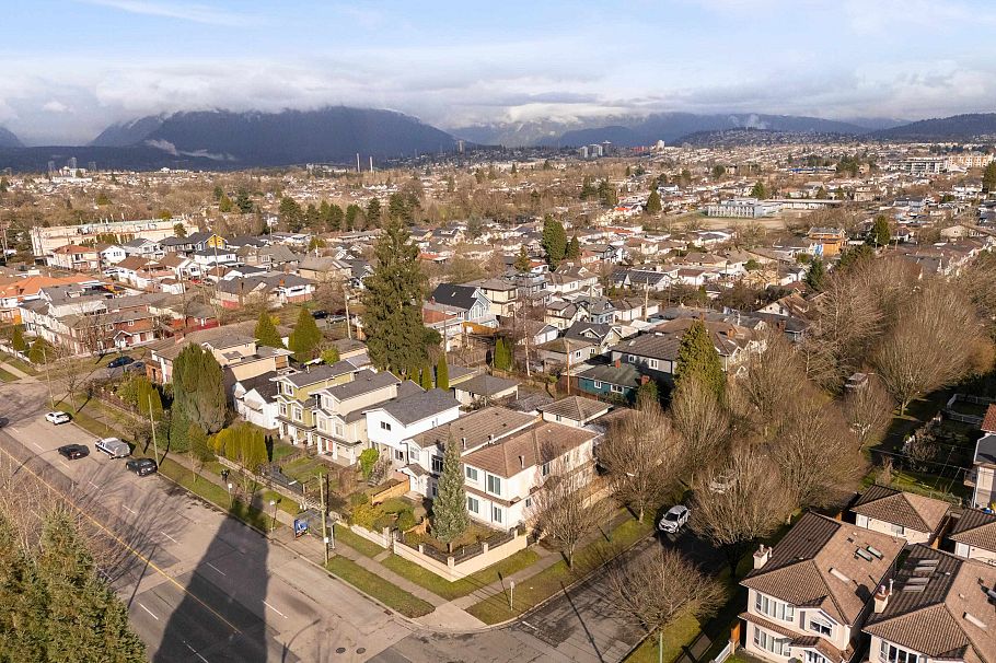 2423 E 4th Avenue Vancouver, BC - 37