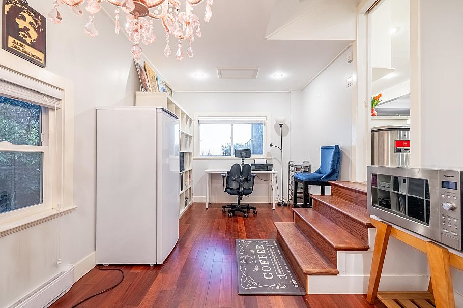 1275 W Keith Road North Vancouver, BC - 20