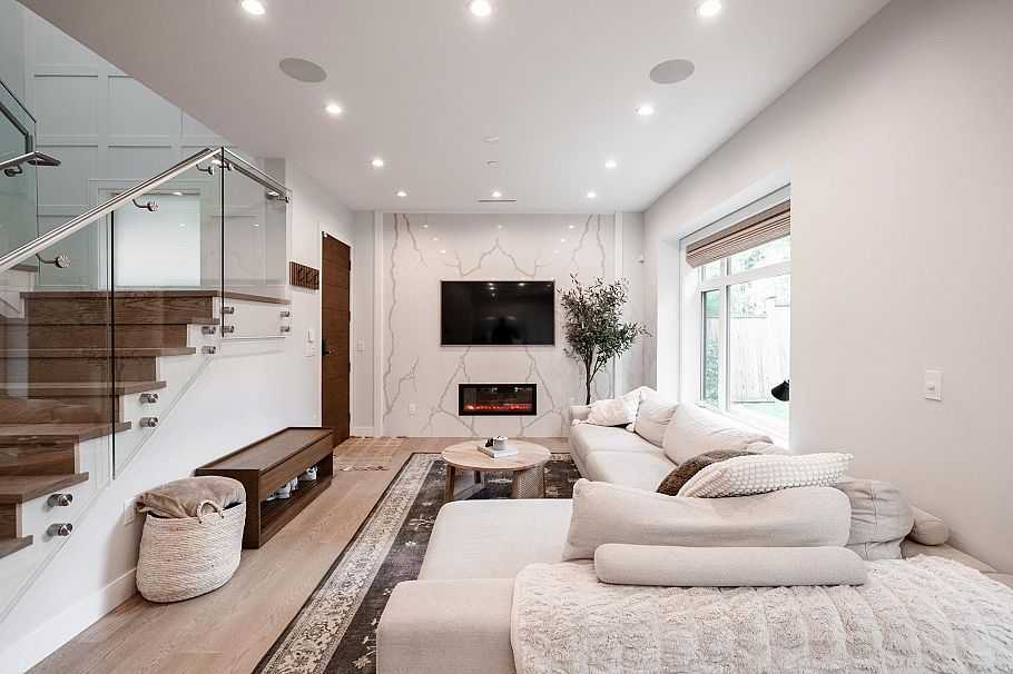 3337 W 40th Avenue Vancouver, BC - 3