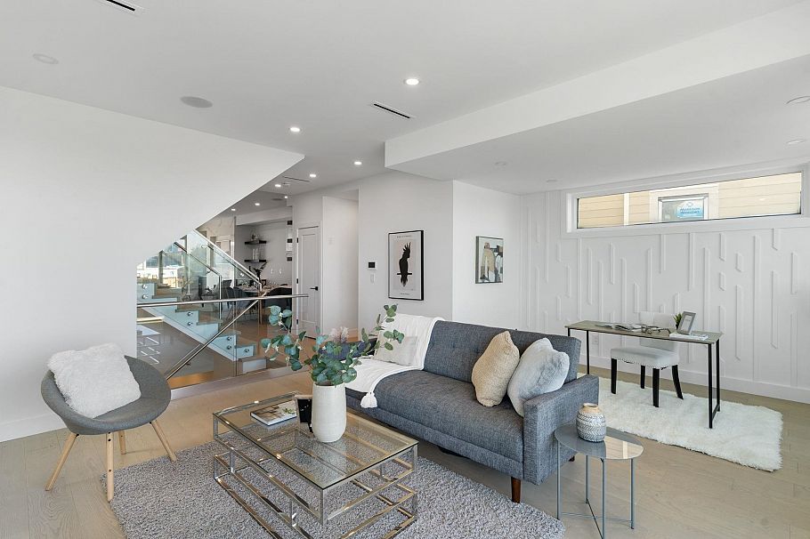 340 E Keith Road North Vancouver, BC - 4