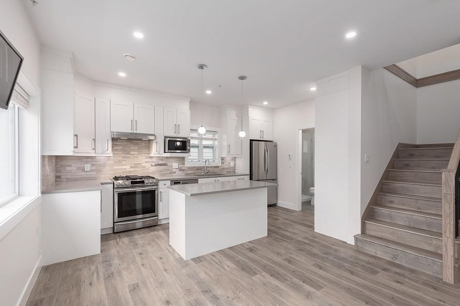 2255 E 35th Avenue Vancouver, BC - 5