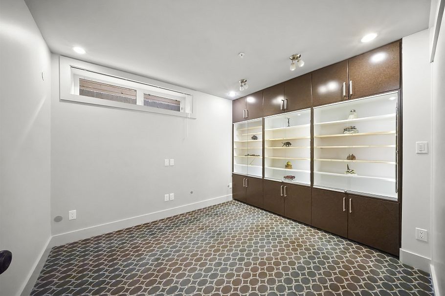 6733 Vivian Street Vancouver, BC - 33