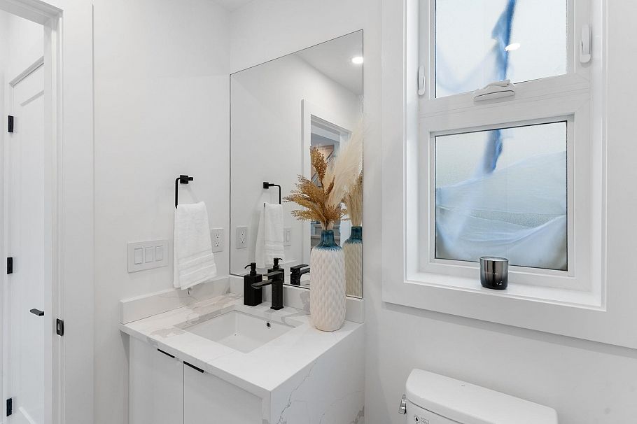 340 E Keith Road North Vancouver, BC - 21