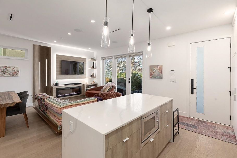 4372 W 13th Avenue Vancouver, BC - 16