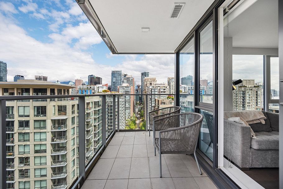 2002 1111 Richards Street Vancouver, BC - 24