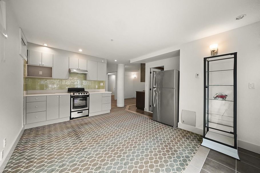 6733 Vivian Street Vancouver, BC - 30