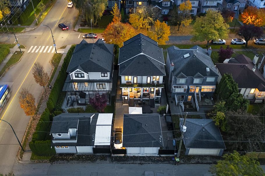 2815 W 19th Avenue Vancouver, BC - 33